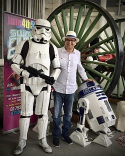 Stormtrooper & R2-D2 ‘Star Wars’ - Cosplayer