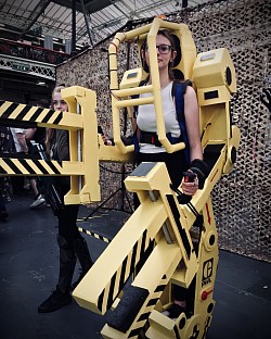 ‘Aliens’ Powerloader - Cosplayer